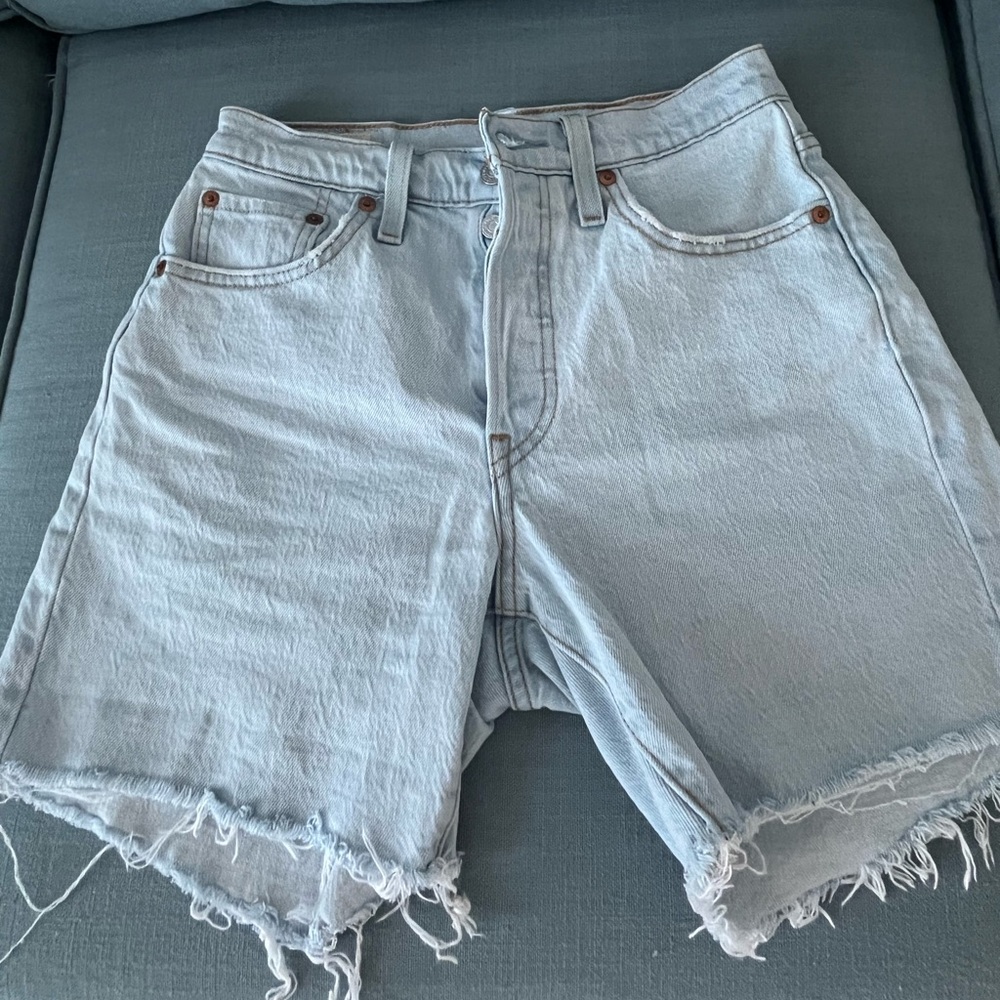 2/$10 LEVI’s shorts 25-26” Light Blue Denim Women Shorts ($80 value)